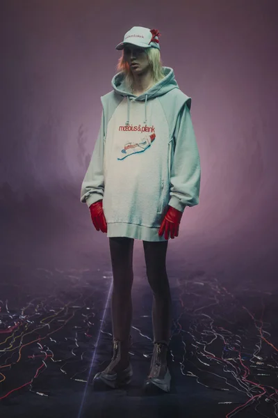 Look 15